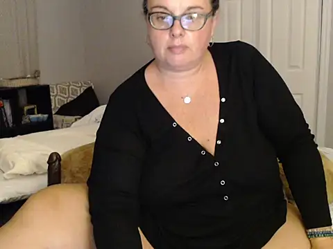Snapshot of LauLauPAWG chatting on 09.15.25 LauLauPAWG online show from 09.15.25