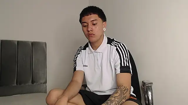 Snapshot of alex-lover chatting on 10.22.25 alex-lover online show from 10.22.25