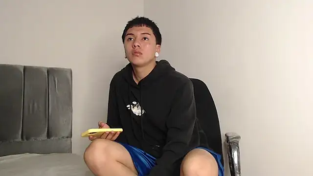 Snapshot of alex-lover chatting on 10.29.25 alex-lover online show from 10.29.25