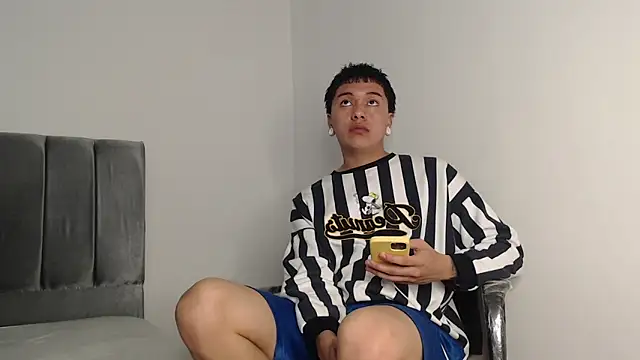 Snapshot of alex-lover chatting on 10.30.25 alex-lover online show from 10.30.25