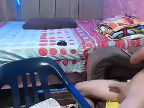 Snapshot of mom_son_dirty chatting on 12.04.24 mom son dirty online show from 12.04.24