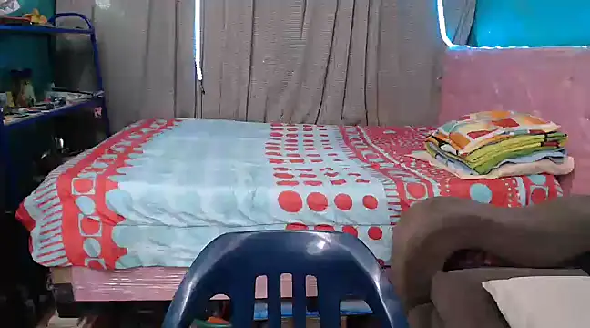 Snapshot of mom_son_dirty chatting on 01.29.25 mom son dirty online show from 01.29.25