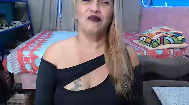 Snapshot of mom_son_dirty chatting on 02.07.25 mom son dirty online show from 02.07.25