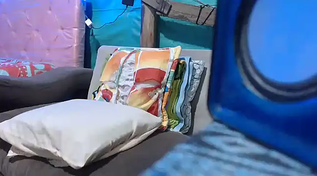 Snapshot of mom_son_dirty chatting on 03.01.25 mom son dirty online show from 03.01.25