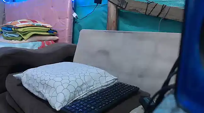 Snapshot of mom_son_dirty chatting on 03.13.25 mom son dirty online show from 03.13.25