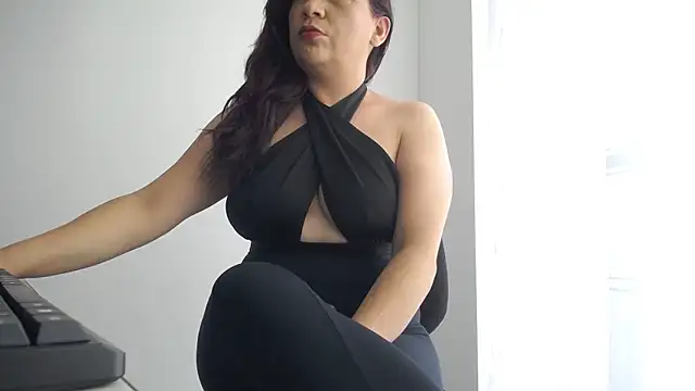 Snapshot of lorenalover24 chatting on 12.20.24 lorenalover24 online show from 12.20.24