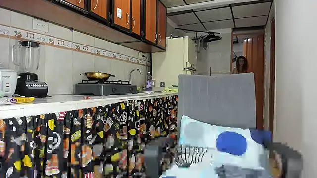 Snapshot of RachelJones_ chatting on 12.18.24 RachelJones online show from 12.18.24