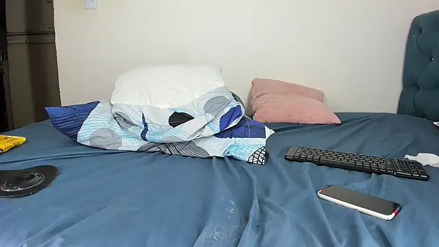 Snapshot of RachelJones_ chatting on 12.27.24 RachelJones online show from 12.27.24