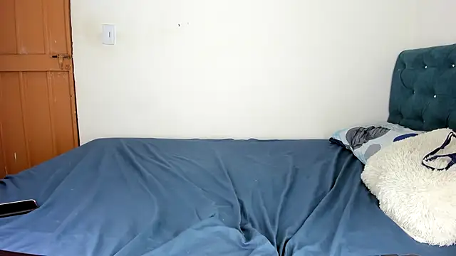 Snapshot of RachelJones_ chatting on 12.28.24 RachelJones online show from 12.28.24