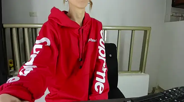 Snapshot of RachelJones_ chatting on 02.05.25 RachelJones online show from 02.05.25