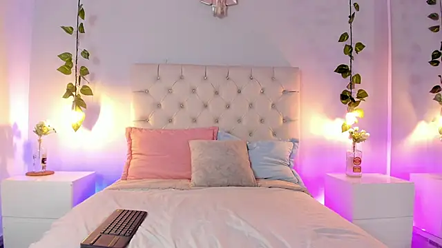 Isabella Flowers online show from 01.15.25