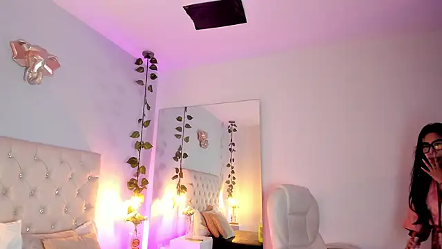 Isabella Flowers online show from 01.30.25