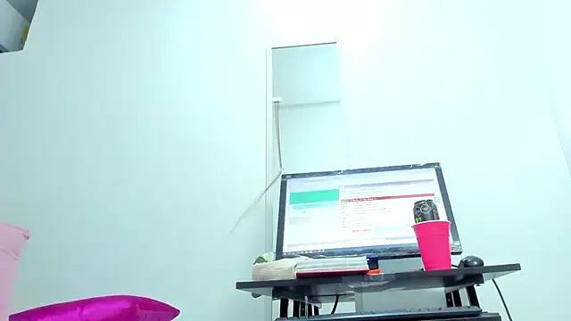 Snapshot of Dalia_20 chatting on 02.05.25 Dalia 20 online show from 02.05.25