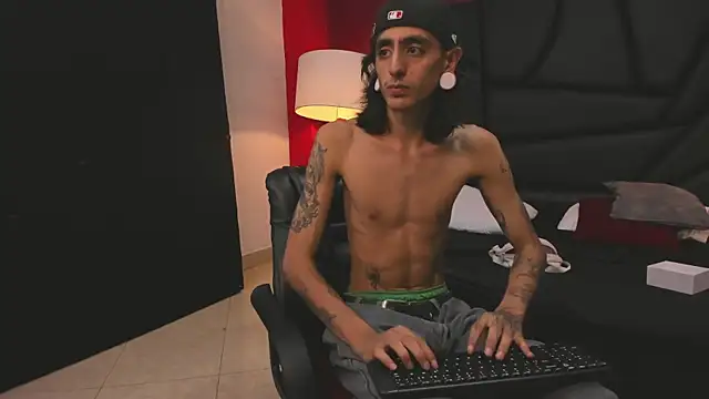 Snapshot of Matthew_Dixonn chatting on 12.21.24 Matthew Dixonn online show from 12.21.24