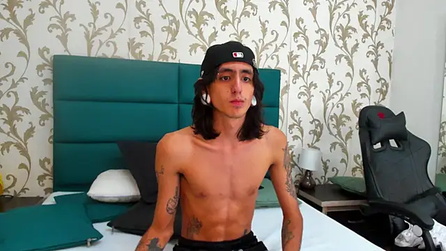 Snapshot of Matthew_Dixonn chatting on 12.30.24 Matthew Dixonn online show from 12.30.24