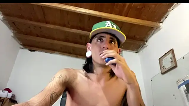 Snapshot of Matthew_Dixonn chatting on 01.28.25 Matthew Dixonn online show from 01.28.25