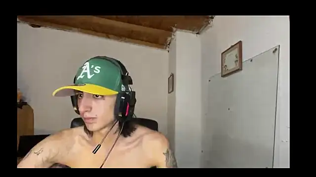 Snapshot of Matthew_Dixonn chatting on 02.04.25 Matthew Dixonn online show from 02.04.25