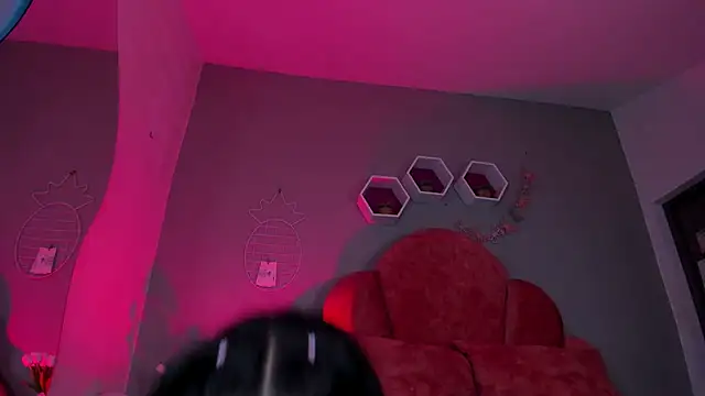 StefanyWilliams  online show from 02.05.25