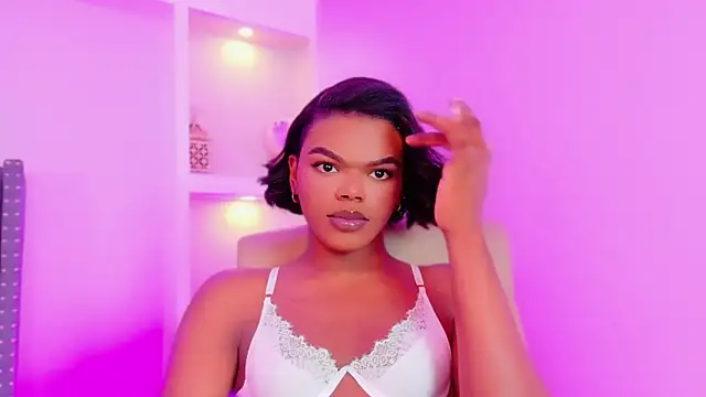 Snapshot of CamiEstrada chatting on 09.15.25 CamiEstrada online show from 09.15.25