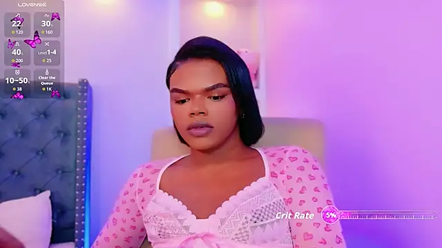 Snapshot of CamiEstrada chatting on 09.18.25 CamiEstrada online show from 09.18.25