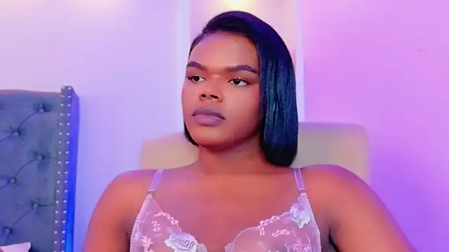 Snapshot of CamiEstrada chatting on 09.19.25 CamiEstrada online show from 09.19.25