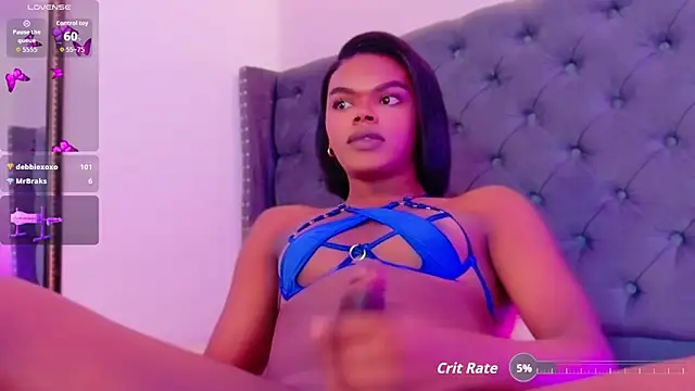 Snapshot of CamiEstrada chatting on 09.28.25 CamiEstrada online show from 09.28.25