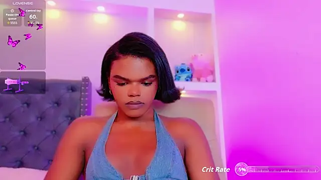 Snapshot of CamiEstrada chatting on 09.28.25 CamiEstrada online show from 09.28.25