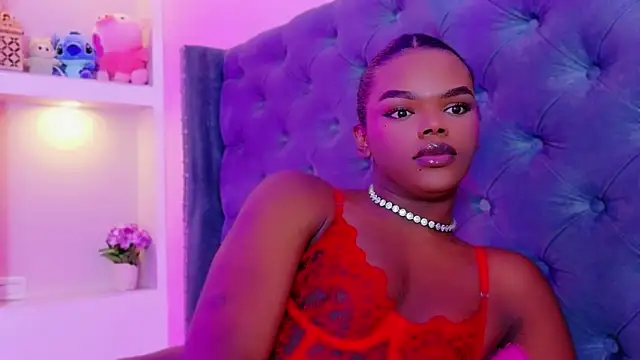 Snapshot of CamiEstrada chatting on 10.19.25 CamiEstrada online show from 10.19.25