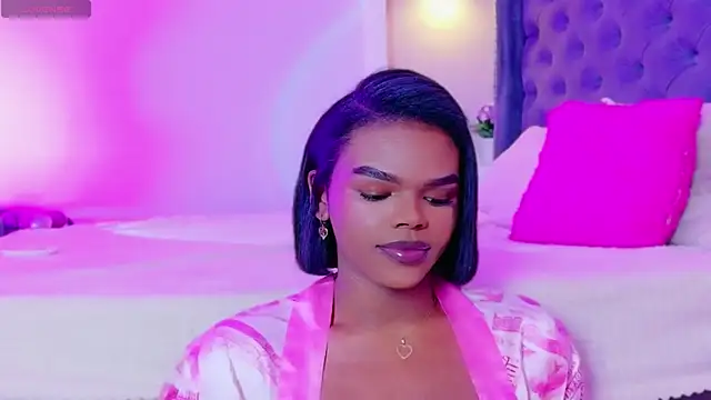 Snapshot of CamiEstrada chatting on 10.24.25 CamiEstrada online show from 10.24.25