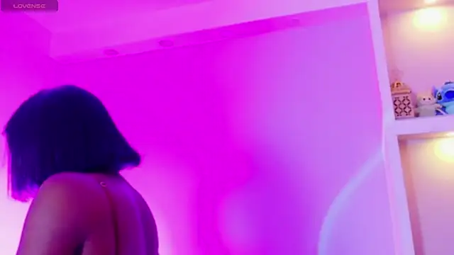 Snapshot of CamiEstrada chatting on 10.24.25 CamiEstrada online show from 10.24.25