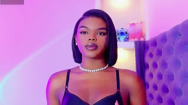 Snapshot of CamiEstrada chatting on 10.25.25 CamiEstrada online show from 10.25.25