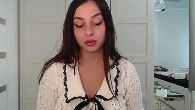 courtneyPerfect online show from 10.10.25