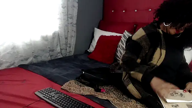 Snapshot of Foxybrownxx1 chatting on 02.17.25 Foxybrownxx1 online show from 02.17.25