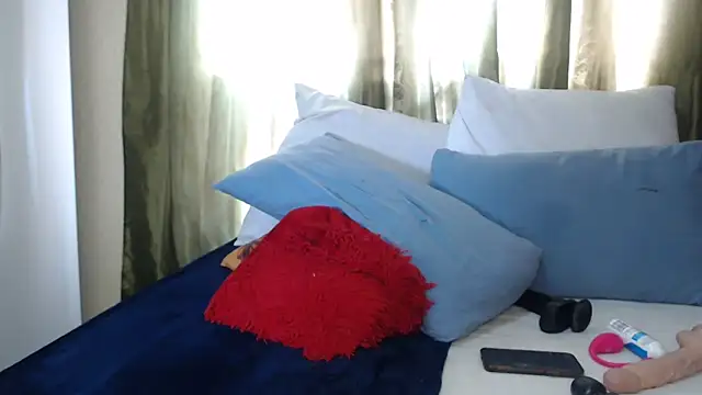 Snapshot of Foxybrownxx1 chatting on 11.09.25 Foxybrownxx1 online show from 11.09.25