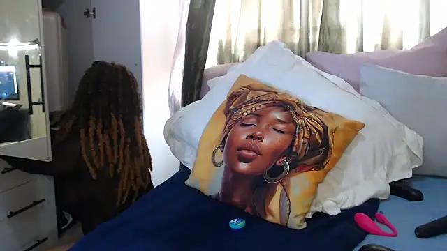 Snapshot of Foxybrownxx1 chatting on 11.22.25 Foxybrownxx1 online show from 11.22.25