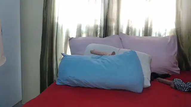 Snapshot of Foxybrownxx1 chatting on 11.30.25 Foxybrownxx1 online show from 11.30.25