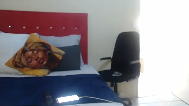 Snapshot of Foxybrownxx1 chatting on 12.05.25 Foxybrownxx1 online show from 12.05.25