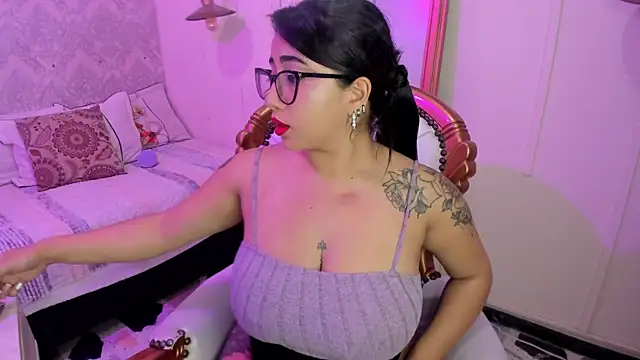 Snapshot of Sexy_cristall_ chatting on 03.02.25 Sexy cristall online show from 03.02.25