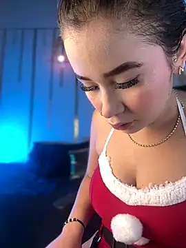 LylaLee111 online show from 12.04.24