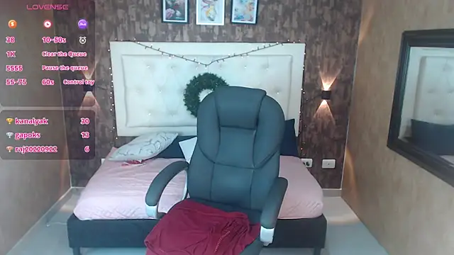Snapshot of samantha__karolstone chatting on 12.30.24 samantha karolstone online show from 12.30.24
