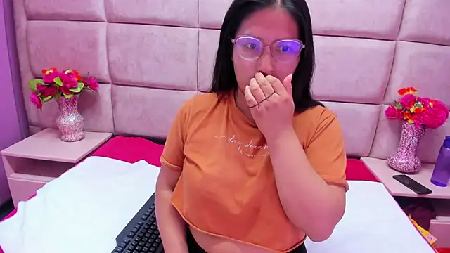 Miaa Smiith  online show from 09.19.25