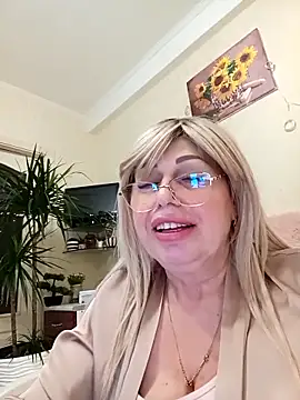 SusieNoreen online show from 02.23.25