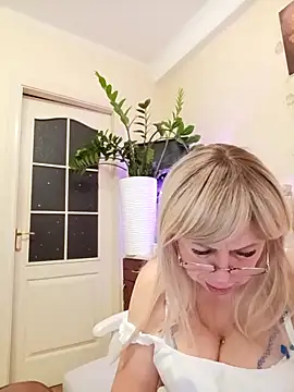 SusieNoreen online show from 09.16.25