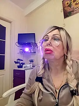 SusieNoreen online show from 10.07.25