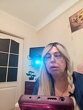 SusieNoreen online show from 10.10.25