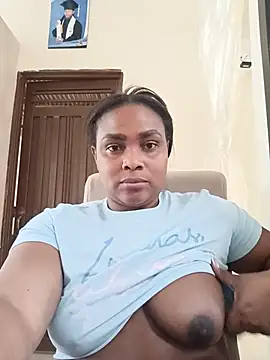 Snapshot of NicolVilla chatting on 05.17.26 NicolVilla online show from 05.17.26
