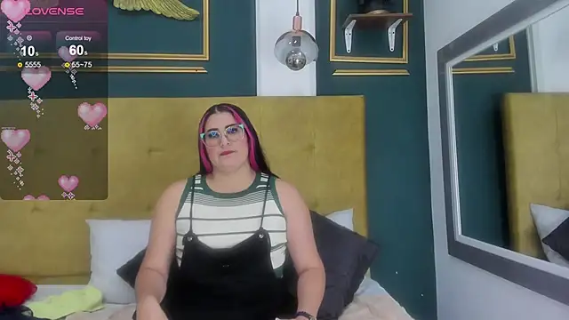 Snapshot of BellaPeers_ chatting on 01.07.25 BellaPeers online show from 01.07.25