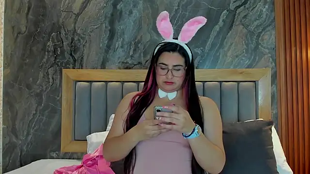 BellaPeers  online show from 10.31.25