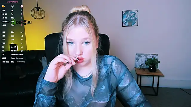 juli kisss online show from 12.29.24