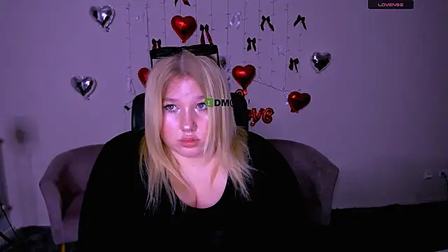 Snapshot of juli_kisss chatting on 02.14.26 juli kisss online show from 02.14.26